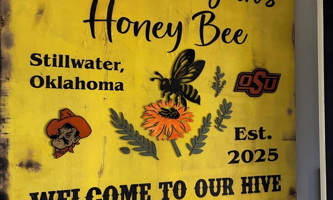 Stillwater House | “Your Honey Bee”100%,Newer4-bedroom housewith everything incharming Stillwater,“
