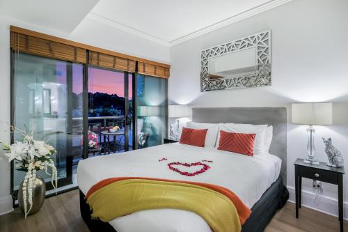 Auckland Central Business District Apartment | Your Next Viaduct Getaway!