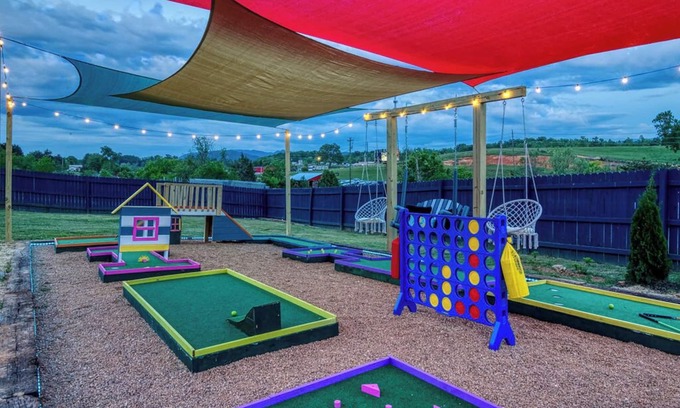 Sevierville Cabin | 🌈Your Own Mini-GOLF☀️Private HOT TUB✔️No steep Rds✔️Pets