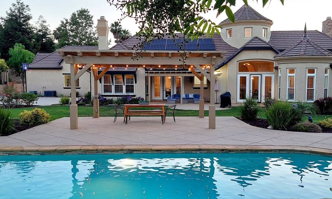 Thousand Oaks House | Your Private Resort Getaway!