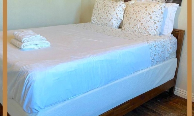 Westlake Apartment | Your Queen Studio-Perfect for Two!