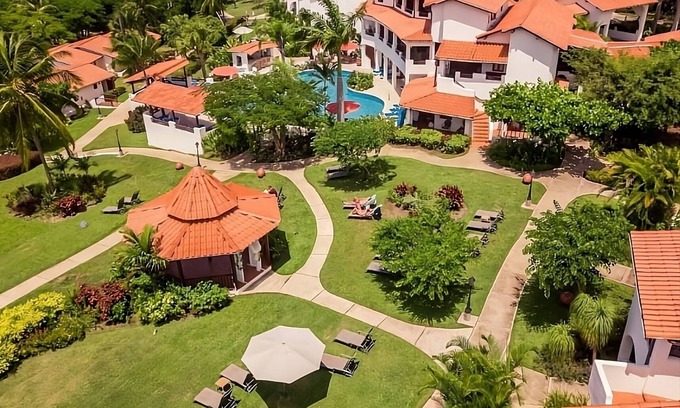 Maynards Hotel | Your Relaxing Getaway Awaits! Close to Mullins Beach! Outdoor Pools, Parking!