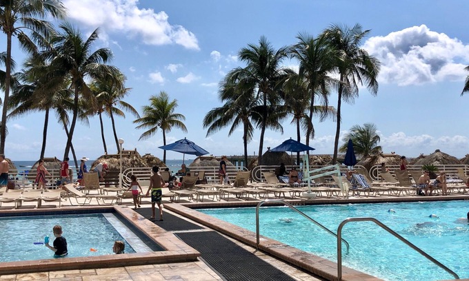 Sunny Isles Beach Hotel | Your Relaxing Getaway Awaits! 4 Great Units, Pool, Pets Allowed
