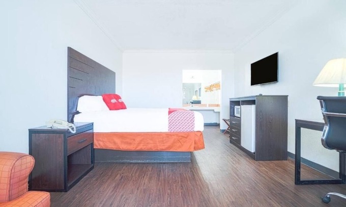 Kingsville Hotel | Your Stay Near LE Ramey Golf In A Pet Allowed Room With Free Parking
