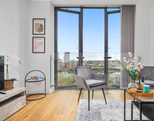 Manchester Apartment | Your Urban Haven Scenic Views Unbeatable Location