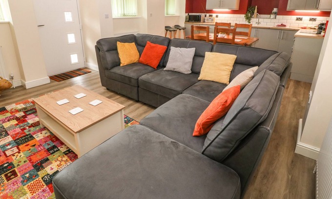 Edern Apartment | YR HEN BOST, pet friendly, country holiday cottage in Morfa Nefyn