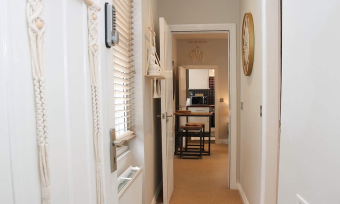 Bridgnorth Apartment | YULE SUITE, romantic, with a garden in Bridgnorth