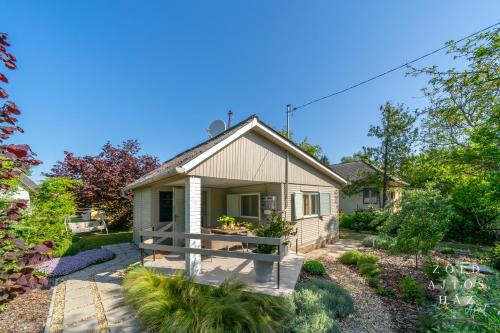 Agard House | Zöld Ajtós Ház
