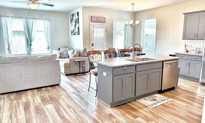 Zachary House | Zachary Retreat 4x2 Home, TV Wi-Fi Pool