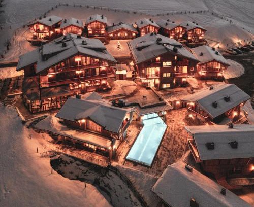 Kaprun Hotel | ZAGLGUT HOTEL-CHALETS Ski in Ski-out in winter, air conditioning in summer