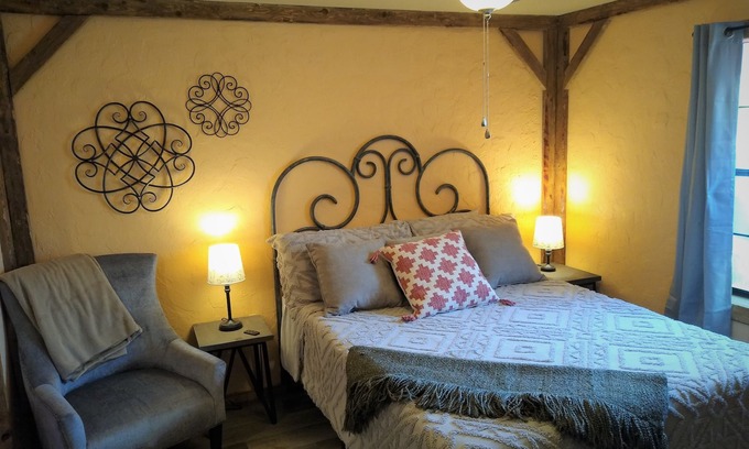 Kerrville Bed & Breakfast | Zannabella private Suite with hot breakfast included