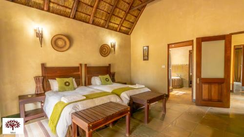 Leeupoort Villa | Zebula Golf and Wildlife Estate - Oryx Walkway Pax 16 - Moi Signature Luxury villa