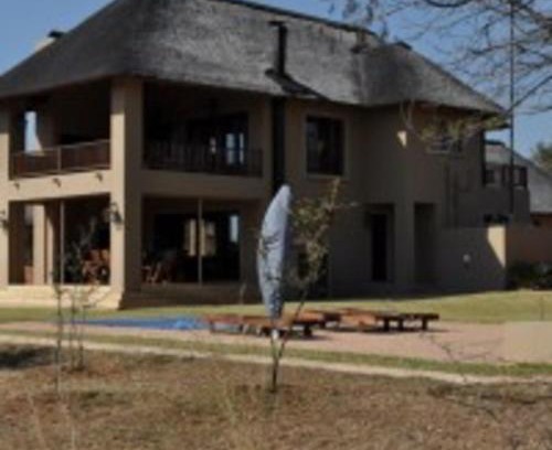 Leeupoort Villa | Zebula Golf and Wildlife Estate - Squirrel Pandemonium Pax 12 - Moi Signature Luxury villa