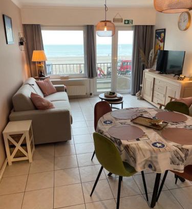 Blankenberge Apartment | Zeezicht Studio Delphine