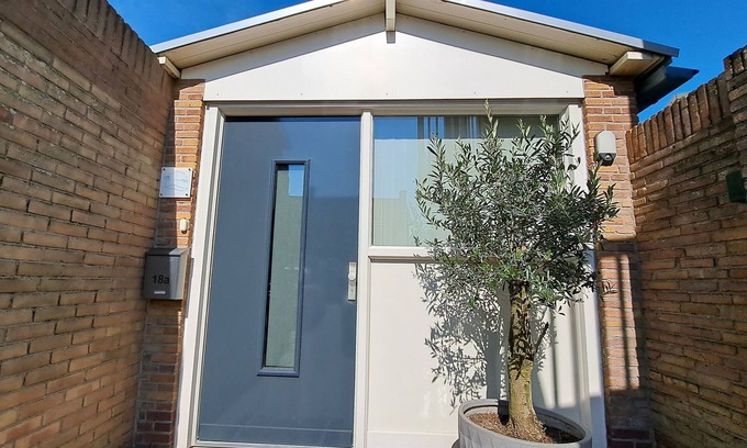 Zandvoort Cottage | Zelfstandige beachstudio op toplocatie met eigen parkeerplaats en privé terras