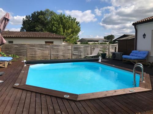 Saint-Medard-de-Guizieres Apartment | Zen room in a private home with a swimming pool