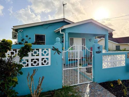 Heywoods Park House | ZenBreak Steps to the Sea 2Bd