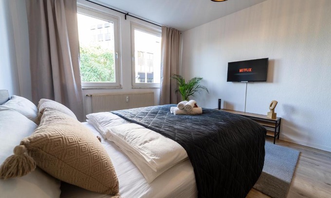Suedviertel Apartment | Zentral & Modern nahe Hauptbahnhof mit Privatparkplatz & schnellem WLAN