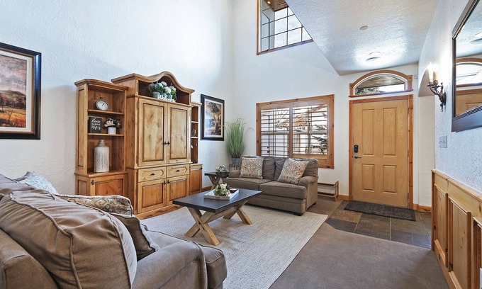 Midway Ski Chalet | Zermatt Resort Chalet for Groups & Families 722