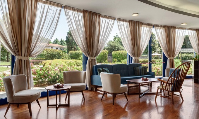 Somma Lombardo Hotel | Zeus Essence Dolce Milan Malpensa