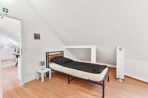 Stuttgart Apartment | ZF03 Apartment für Monteure Stuttgart Zuffenhausen - weitere Schlafzimmer für zusätzliche 15 Personen im Haus vorhanden und an weiteren Standorten LS-CrewComfort