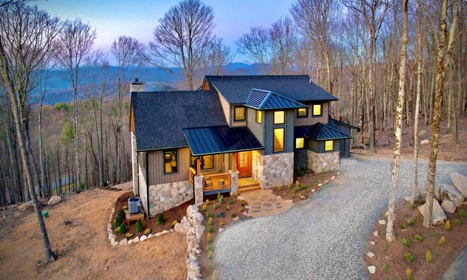 Elk Park House | Zion at Eagles Nest - 4BR, pet friendly, hot tub, wood burning fireplace!