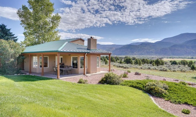 New Harmony House | Zion Mountain Guest House with Canyon Vistas!