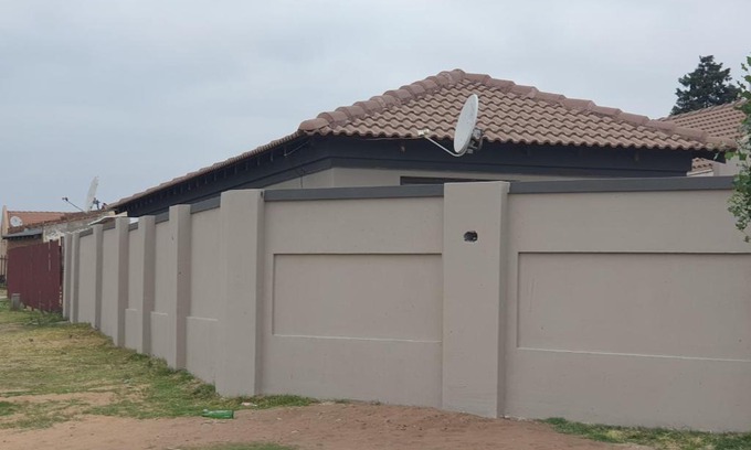 Embalenhle Apartment | Zondile's guest lodge