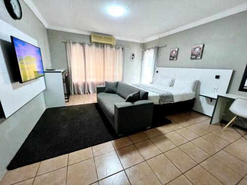 Polokwane Apartment | ZUCH Accommodation At Pafuri Self Catering-Deluxe Suite