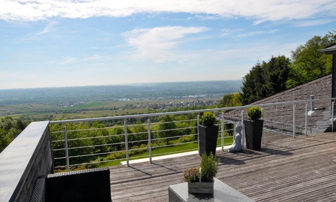 Oestrich-Winkel House | Zum Rebhang Bed & Breakfast