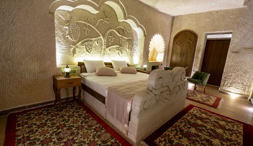 Deluxe Junior Cave Room