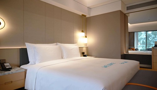 Deluxe Long Stay Garden View 1 King Room