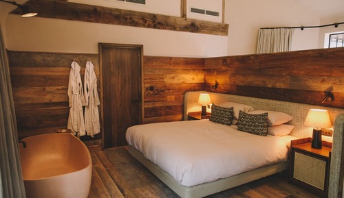 Signature Double Room, 1 King Bed, Annex Building