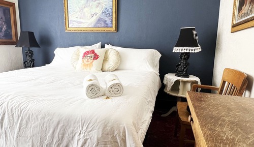 Signature Single Room, 1 King Bed