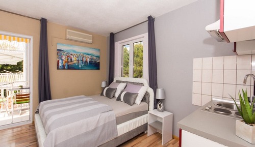 Studio (Studio (3 Adults))