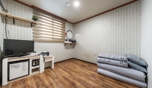 Room (2 Guests Ondol)