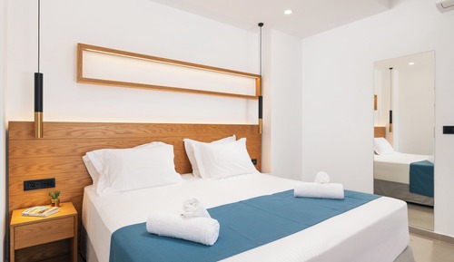 Standard Quadruple Room, Street View