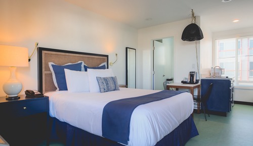 Standard Room, 1 Queen Bed, Kitchenette