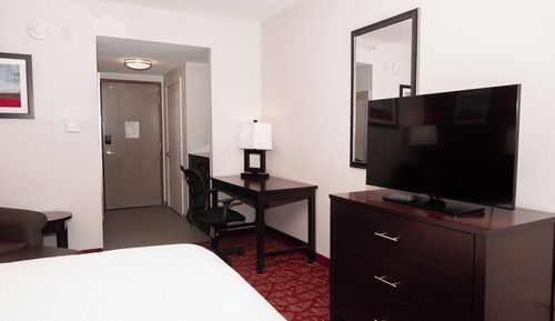 Standard Room, 1 King Bed, Accessible Bathtub (Communications)