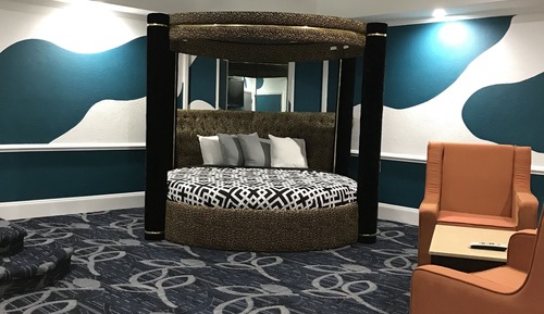 Round Suite 