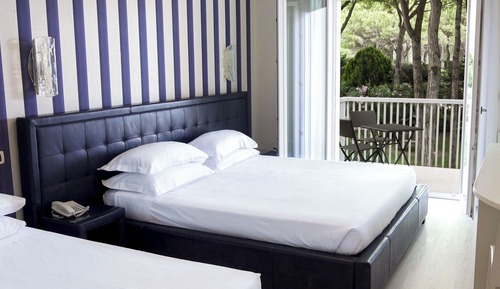 Deluxe Triple Room (beach access included)