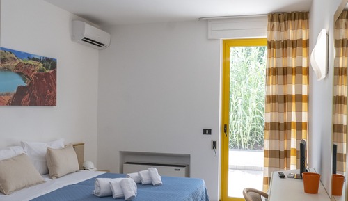 Comfort Room, Balcony