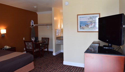 Standard Room, 1 Queen Bed