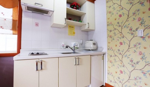 Room (Iris )