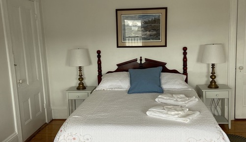 Traditional Room, 1 Queen Bed, Partial Ocean View, Beachside