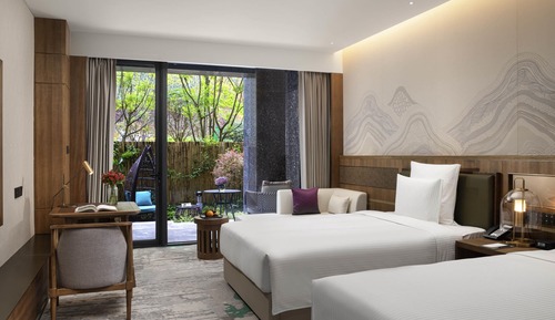 DELUXE ROOM, 2 Single Size Beds, Private Balcony, Mountain View