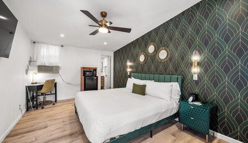 Deluxe Room, 1 King Bed