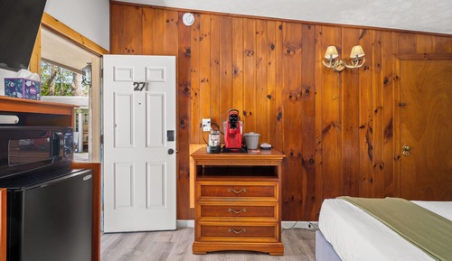 Deluxe Room, 1 Queen Bed