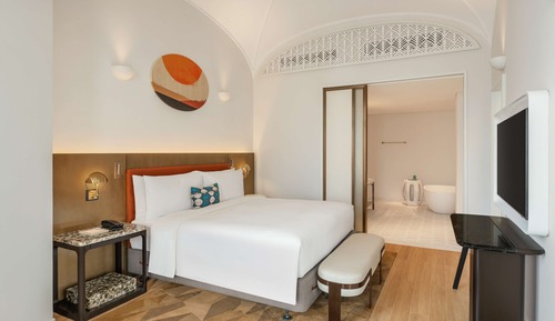 Suite, 1 King Bed
