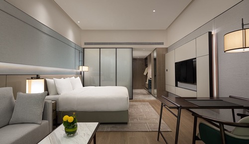 Standard Room, 1 King Bed, Club Lounge Access (High Floor)